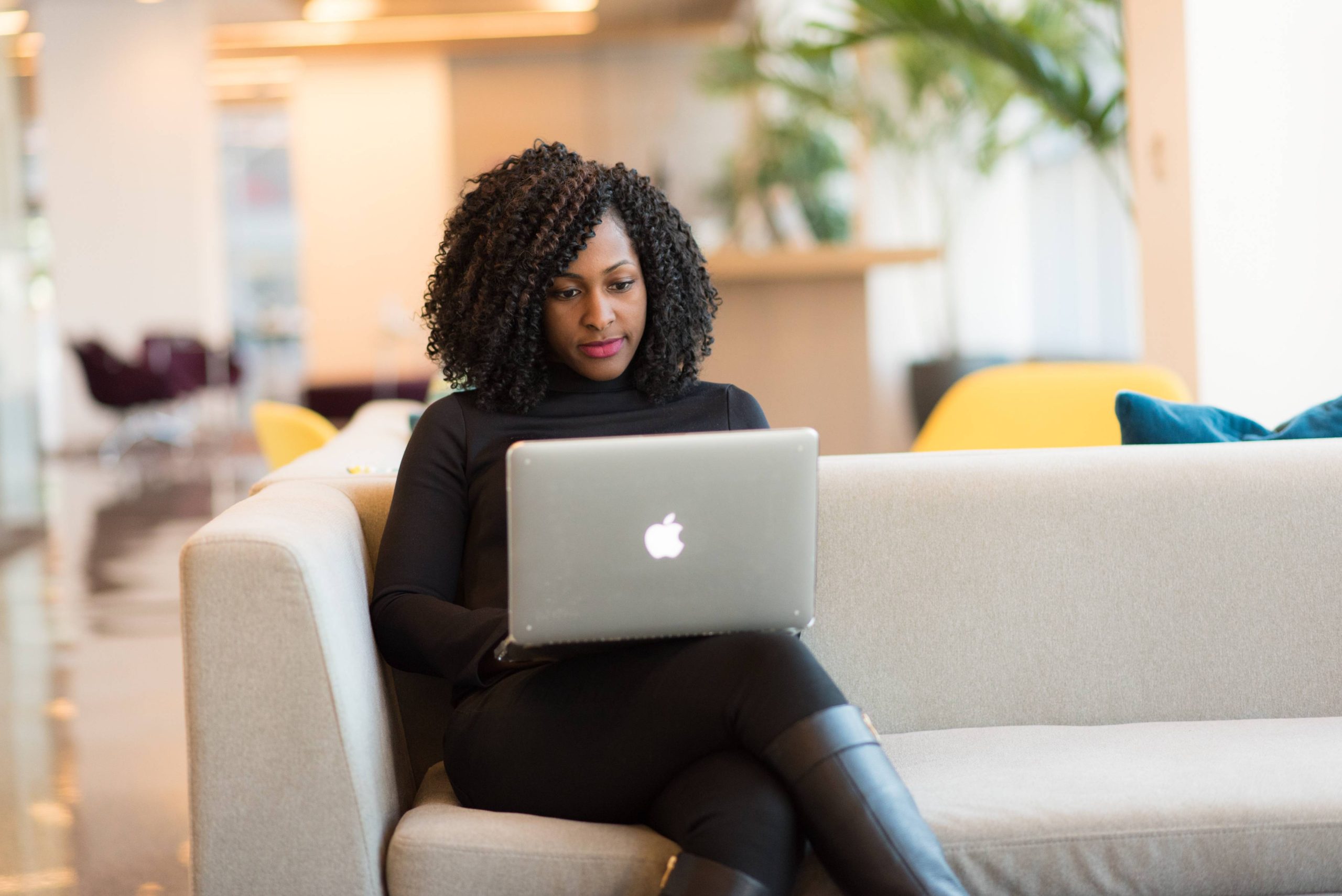 Read more about the article Email Like a Pro: 10 Golden Rules of Email Etiquette You Should Follow